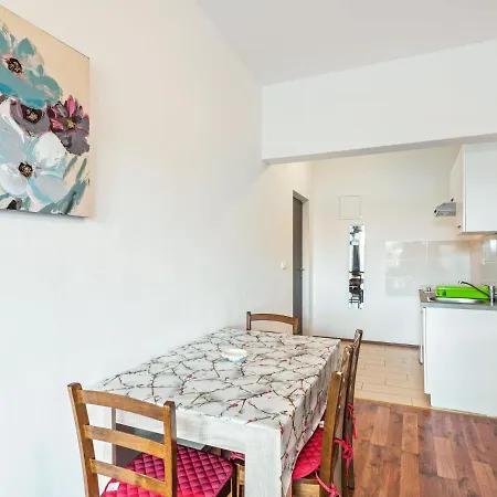 Apartman Pleasant In Near Sea *