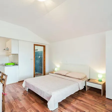 Pleasant In Near Sea Apartman