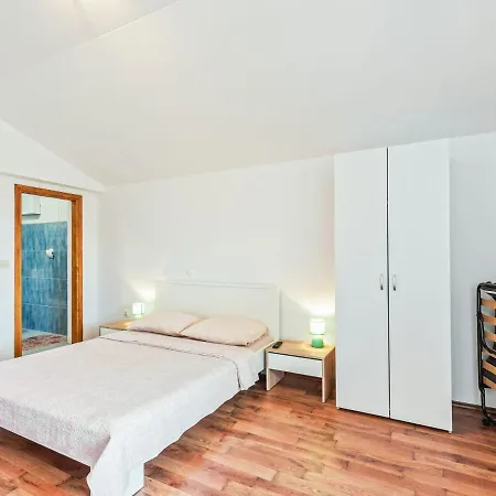 Apartman Pleasant In Near Sea *
