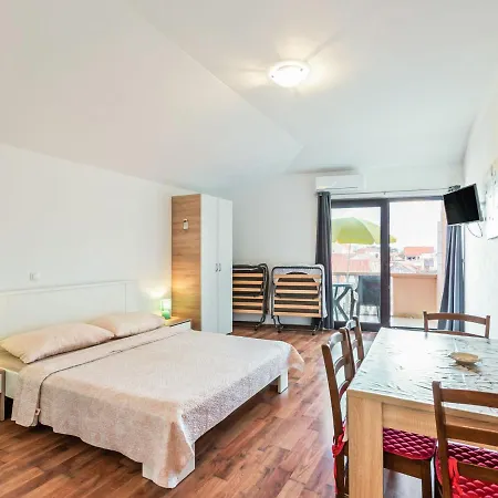 Apartman Pleasant In Near Sea