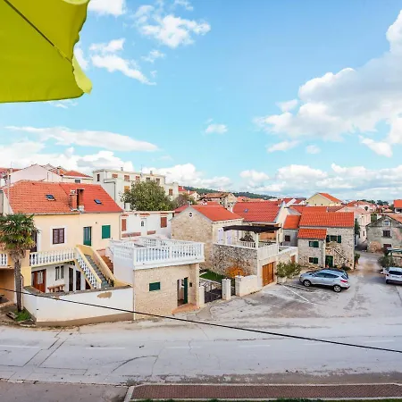 Pleasant In Near Sea Apartman Posedarje